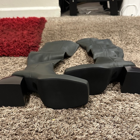 Jeffrey Campbell Tan Over the Knee Boots with Black Heel - Picture 3 of 5